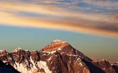 尼泊尔叫珠穆朗玛峰叫什么