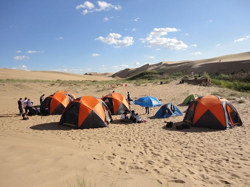沙漠徒步露营